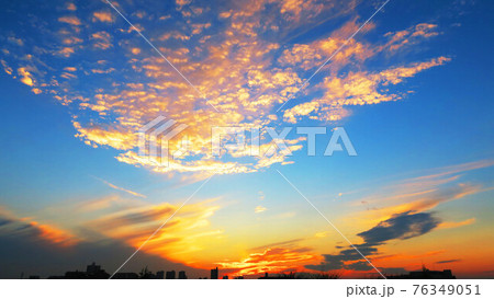 夕焼け空の風景（埼玉県川口市付近） 76349051