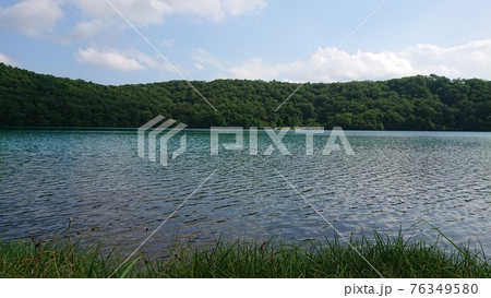 穏やかな沼の風景写真 76349580