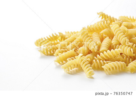 パスタ　フジッリ 76350747