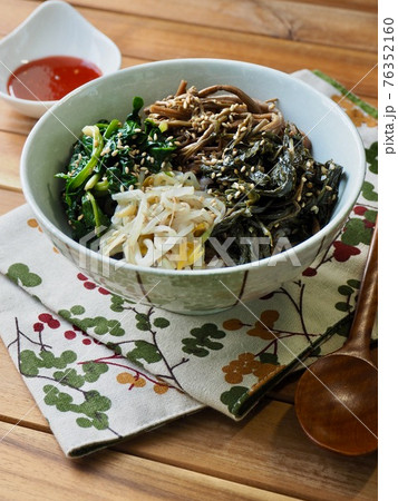 米 皿 食事 76352160
