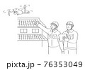 ドローンを操作する作業員の男女 76353049
