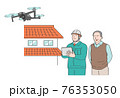 ドローンを操作する作業員と見守る老人 76353050