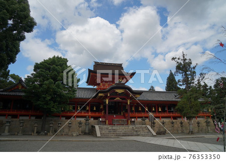 夏の石清水八幡宮　朱が美しい国宝社殿 76353350