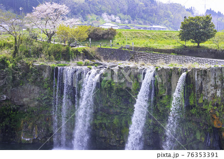 東洋のナイアガラと称される原尻の滝（大分県） 76353391