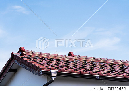 赤い瓦屋根 76355676