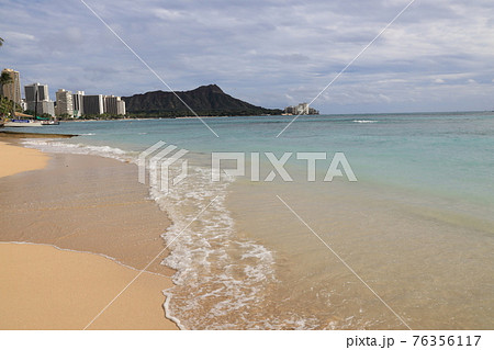 【アメリカ】ハワイ ホノルルの日の出と美しい海と青い空 【アメリカ】ハワイ ホノルルの日の出と美しい海と青い空 76356117