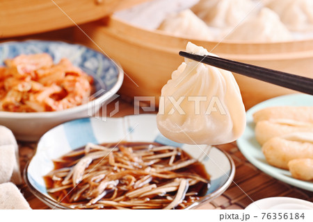 Xiao Long Tang Bao-Steamed pork soup dumpling 76356184