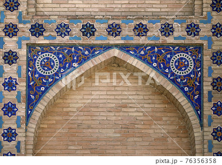 Ornate window niche in the wall, Uzbekistan Ornate window niche in the wall, Uzbekistan 76356358