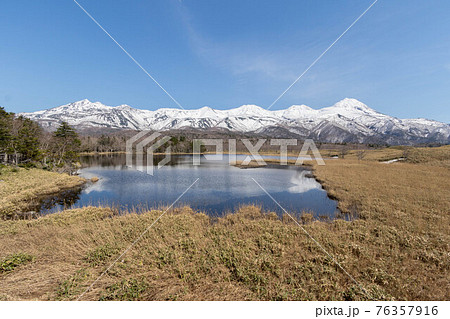 知床五湖と知床連山 76357916