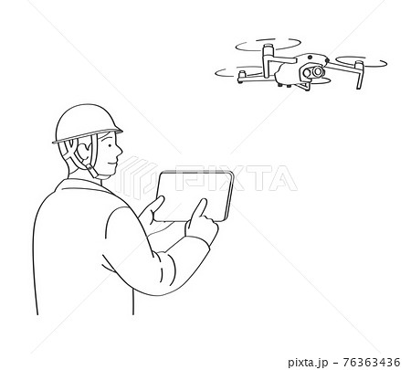 ドローンを操作する作業員 76363436