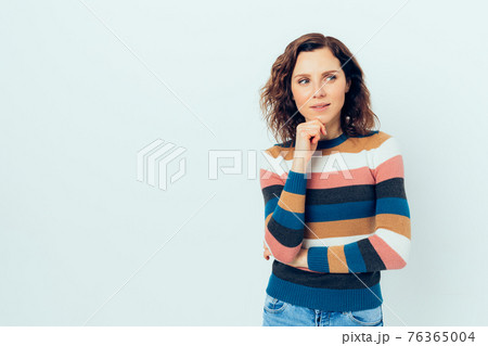 Portrait young woman wearing casual outfit having an idea Portrait young woman wearing casual outfit having an idea 76365004