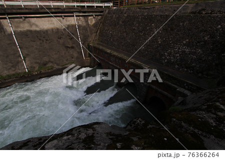 石川県白山市七ヶ用水給水口の様子 76366264