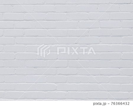 白いブロック壁のバックグラウンド　背景素材 76366432
