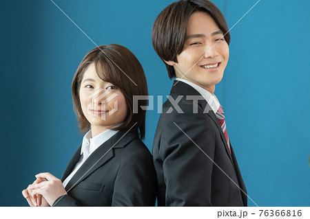 新社会人の男女 新社会人の男女 76366816