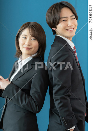 新社会人の男女 新社会人の男女 76366817