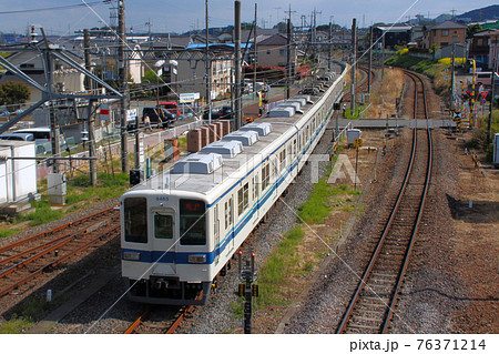 越生駅を発車する東武越生線8000系 76371214