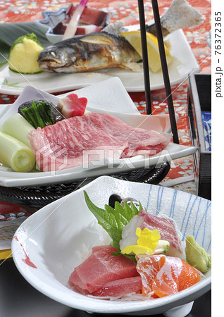 ホテルの料理 76372365