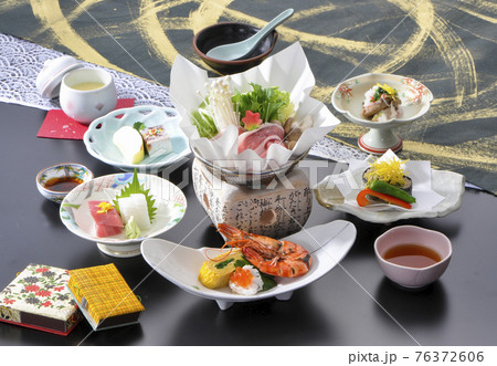 ホテルの料理　会席プラン 76372606