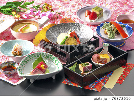 ホテルの料理　会席プラン 76372610