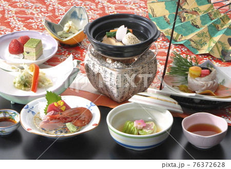 ホテルの料理　会席プラン 76372628