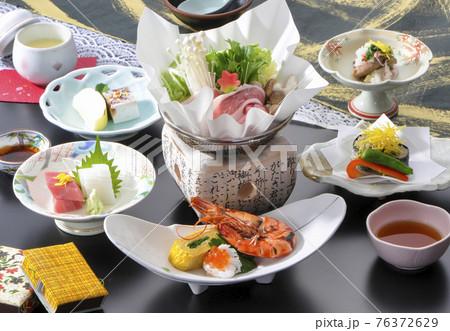 ホテルの料理　会席プラン 76372629