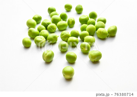 Fresh green peas grains, nutritious green vegetables, isolated on white background Fresh green peas grains, nutritious green vegetables, isolated on white background 76380714
