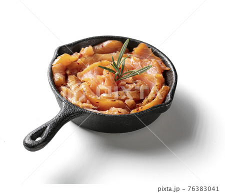 Smoked salmon in cassolette Smoked salmon in cassolette 76383041