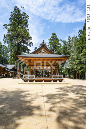 穂高神社(安曇野市)神楽殿 穂高神社(安曇野市)神楽殿 76384181