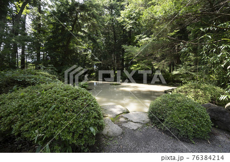穂高神社（安曇野市）境内の池 76384214