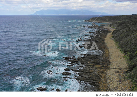 種子島最南端の門倉岬の海岸上空から 種子島最南端の門倉岬の海岸上空から 76385233