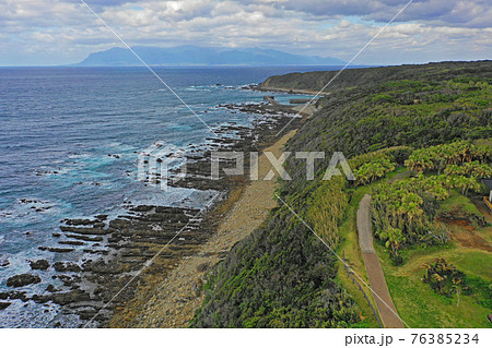種子島最南端の門倉岬の海岸上空から 種子島最南端の門倉岬の海岸上空から 76385234