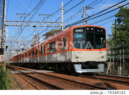 打出駅付近を走る阪神　9300系電車 76389182