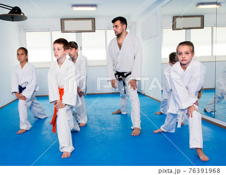 Beardy trainer is training teenagers Beardy trainer is training teenagers 76391968