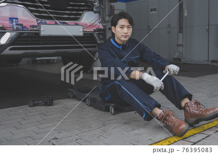 auto vehicle Service repair center concept with maintenance staff 76395083