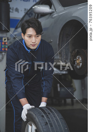 auto vehicle Service repair center concept with maintenance staff 76395209