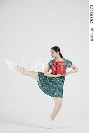 sale promotion concept, contemporary female dancer with shopping gift box 76395272