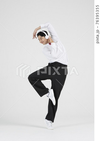 Asian male contemporary dancer making move with headset Asian male contemporary dancer making move with headset 76395355