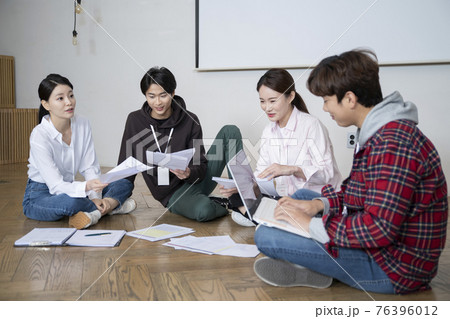 business, startup, people and teamwork concept 76396012