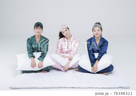 girls, ladies pajama sleepoverparty concept girls, ladies pajama sleepoverparty concept 76396321
