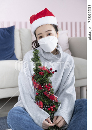 home alone Christmas party with mask concept home alone Christmas party with mask concept 76396553