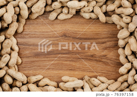 frame background of peanuts 76397158