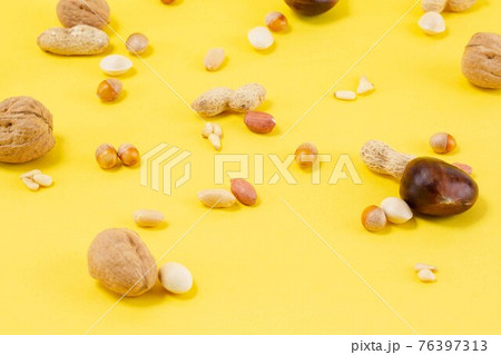mix of pine nuts, walnuts, ginkgo nuts, chestnuts, peanuts 76397313