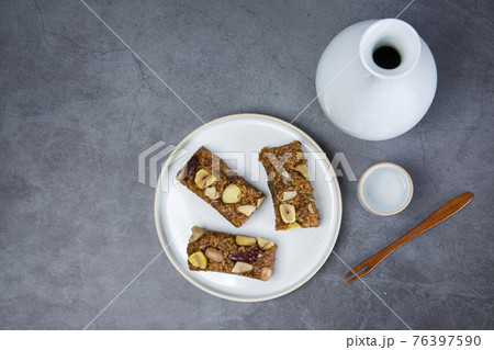 Yakbap, flavored glutinous rice mixed with honey, dates, chestnuts and ear-quickening wine served on the first full moon day of the lunar new year in Korea 76397590
