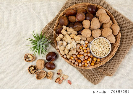 mix of pine nuts, walnuts, ginkgo nuts, chestnuts, peanuts mix of pine nuts, walnuts, ginkgo nuts, chestnuts, peanuts 76397595
