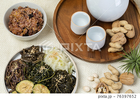 representative foods for Daeboreum, first full moon of the lunar year in Korea 76397652