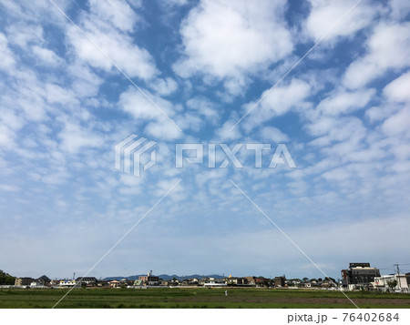 空一面のひつじ雲 76402684