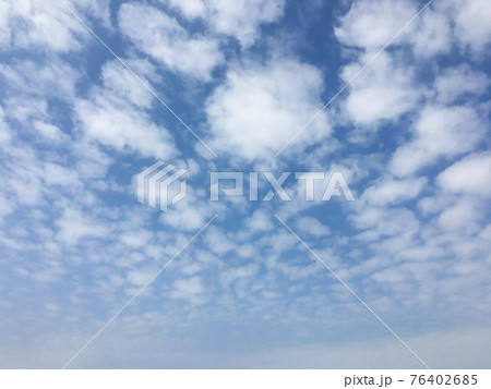 空一面のひつじ雲 76402685