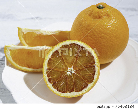 ブラッドオレンジ 果肉が赤い品種 日本産 愛媛県産 の写真素材