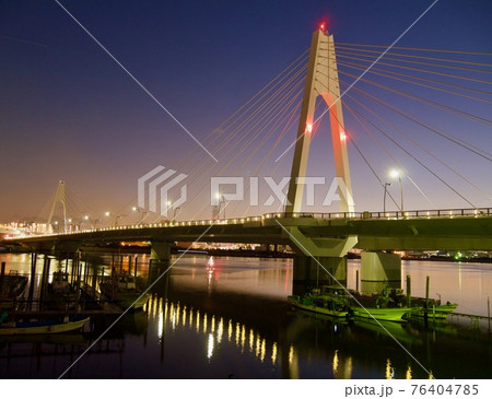 大田区川から見た大師橋の夜景 76404785