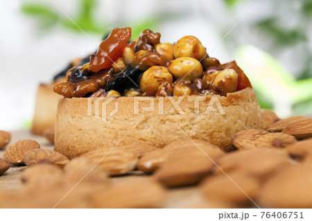 small round tartlet with a variety of fillings small round tartlet with a variety of fillings 76406751